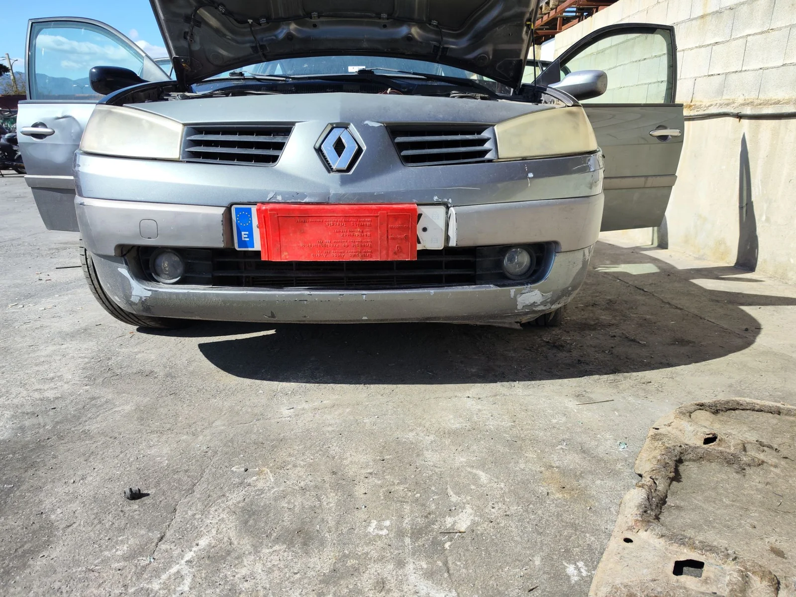 Foto de PARAGOLPES DELANTERO RENAULT MEGANE II BERLINA 5P 1.5 dCi Diesel (101 CV / 74 KW)