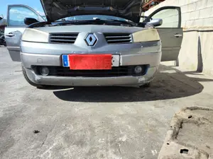 Foto de PARAGOLPES DELANTERO RENAULT MEGANE II BERLINA 5P 1.5 dCi Diesel (101 CV / 74 KW)
