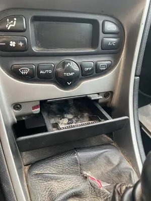 Foto de CENICERO PEUGEOT 307 BREAK / SW (S1)(04.2002) 2.0 16V HDi FAP CAT (RHR / DW10BTED4) (136 CV / 100 KW) referencia 8230T0