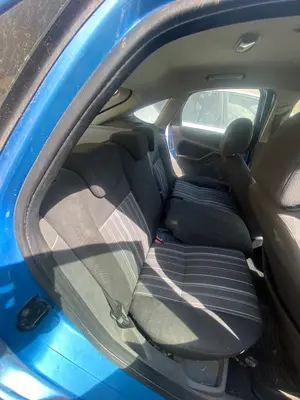 Foto de ASIENTO TRASERO MEDIO FORD FOCUS BERLINA (CB4) 1.6 TDCi CAT (109 CV / 80 KW)