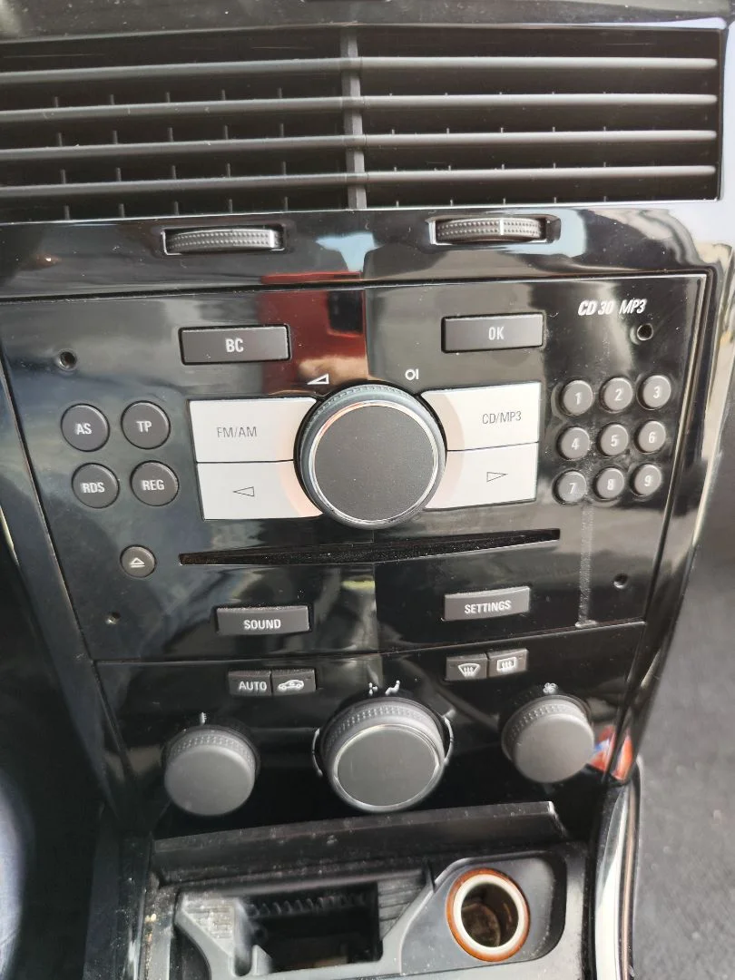 Foto de SISTEMA AUDIO / RADIO CD OPEL ASTRA H BERLINA 1.7 16V CDTI (110 CV / 81 KW)