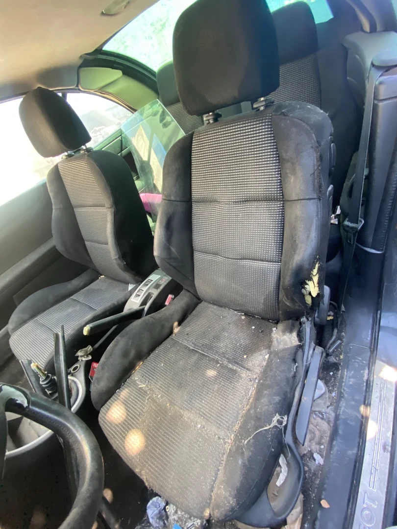 Foto de ASIENTO DELANTERO IZQUIERDO PEUGEOT 307 CC CABRIO-COUPÉ (S2) 2.0 16V HDi FAP CAT (RHR / DW10BTED4) (136 CV / 100 KW)