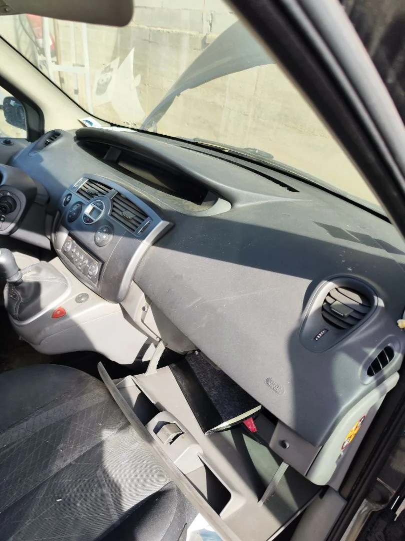 Foto de SALPICADERO RENAULT SCENIC II (JM) 1.5 dCi Diesel (106 CV / 78 KW)