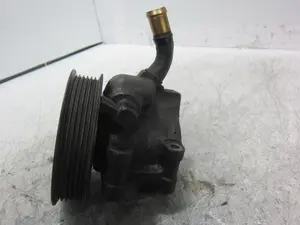 Foto de BOMBA DIRECCION FORD FOCUS FAMILIAR (CAK) 1.6 16V CAT (101 CV / 74 KW) foto 2