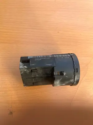 Foto de MANDO REGULACION FAROS VOLKSWAGEN GOLF IV BERLINA (1J1)(10.1997) 1.9 TDI (131 CV / 96 KW) referencia TC4QC0941531 foto 2