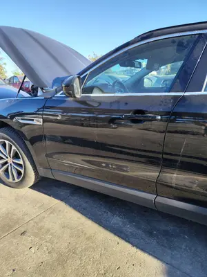 Foto de PUERTA DELANTERA IZQUIERDA JAGUAR F-PACE 3.0 V6 Diesel CAT (301 CV / 221 KW) referencia J9C2733 foto 1
