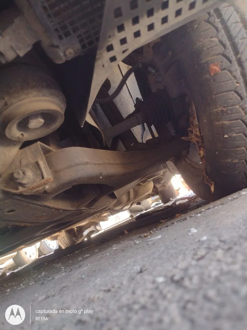 Foto de BRAZO SUSPENSION DELANTERO IZQUIERDO SSANGYONG RODIUS 2.7 Turbodiesel CAT (163 CV / 120 KW)