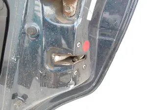 Foto de CERRADURA PUERTA TRASERA DERECHA MAZDA 5 BERLINA (CR) 2.0 Diesel CAT (143 CV / 105 KW)