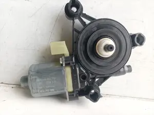 Foto de MOTOR ELEVALUNAS TRASERO IZQUIERDO AUDI A3 SEDÁN (8VM) referencia 0130822713 foto 2