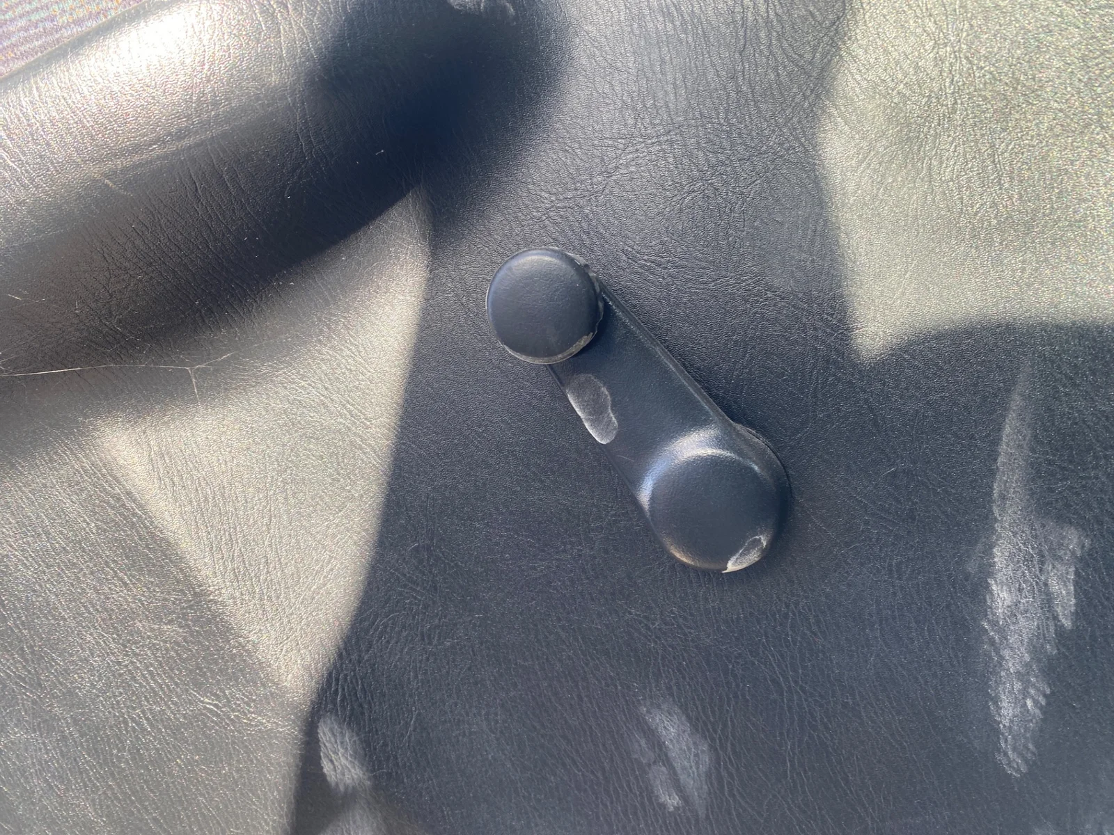 Foto de MANETA ELEVALUNAS TRASERA IZQUIERDA NISSAN ALMERA (N15) 2.0 Diesel (75 CV / 55 KW)