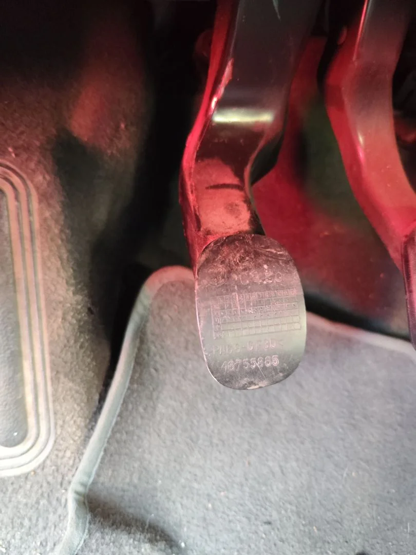 Foto de PEDAL EMBRAGUE ALFA ROMEO 147 (190) 1.9 JTD CAT (110 CV / 81 KW)