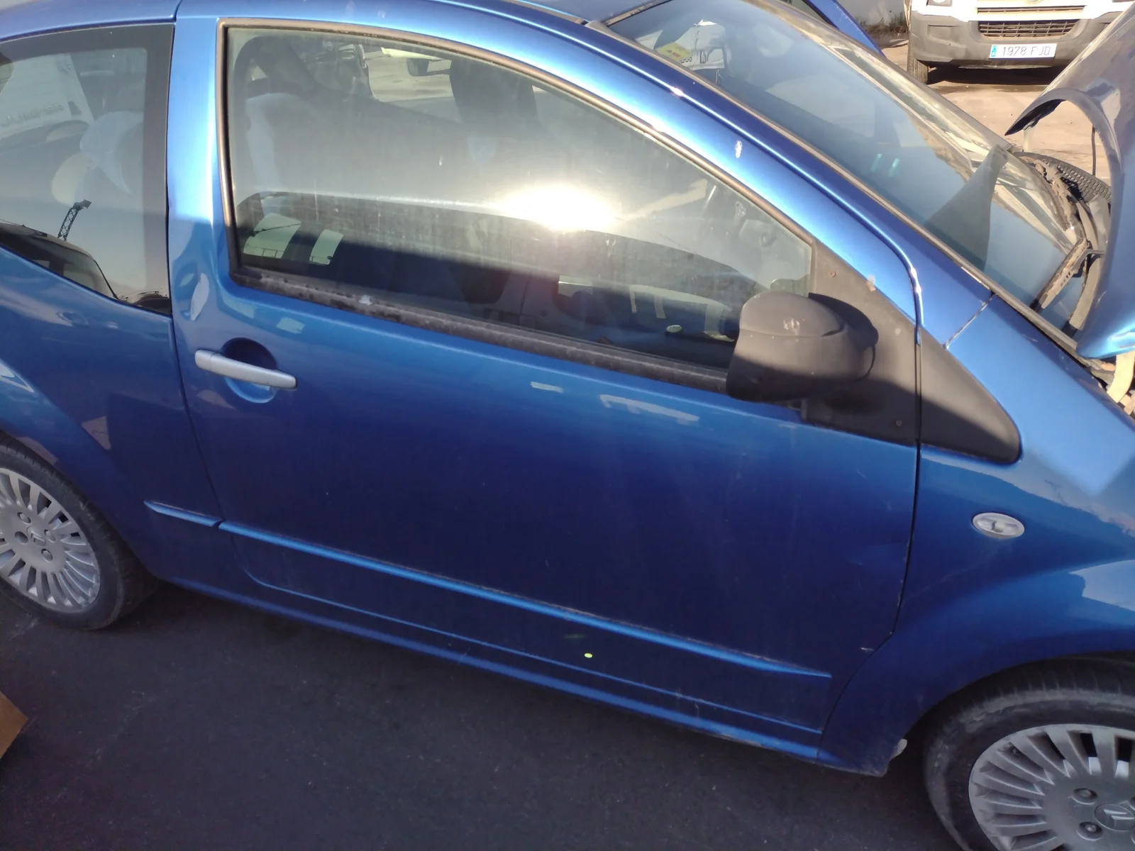 Foto de PUERTA DELANTERA DERECHA CITROEN C2 1.4 HDi (68 CV / 50 KW)