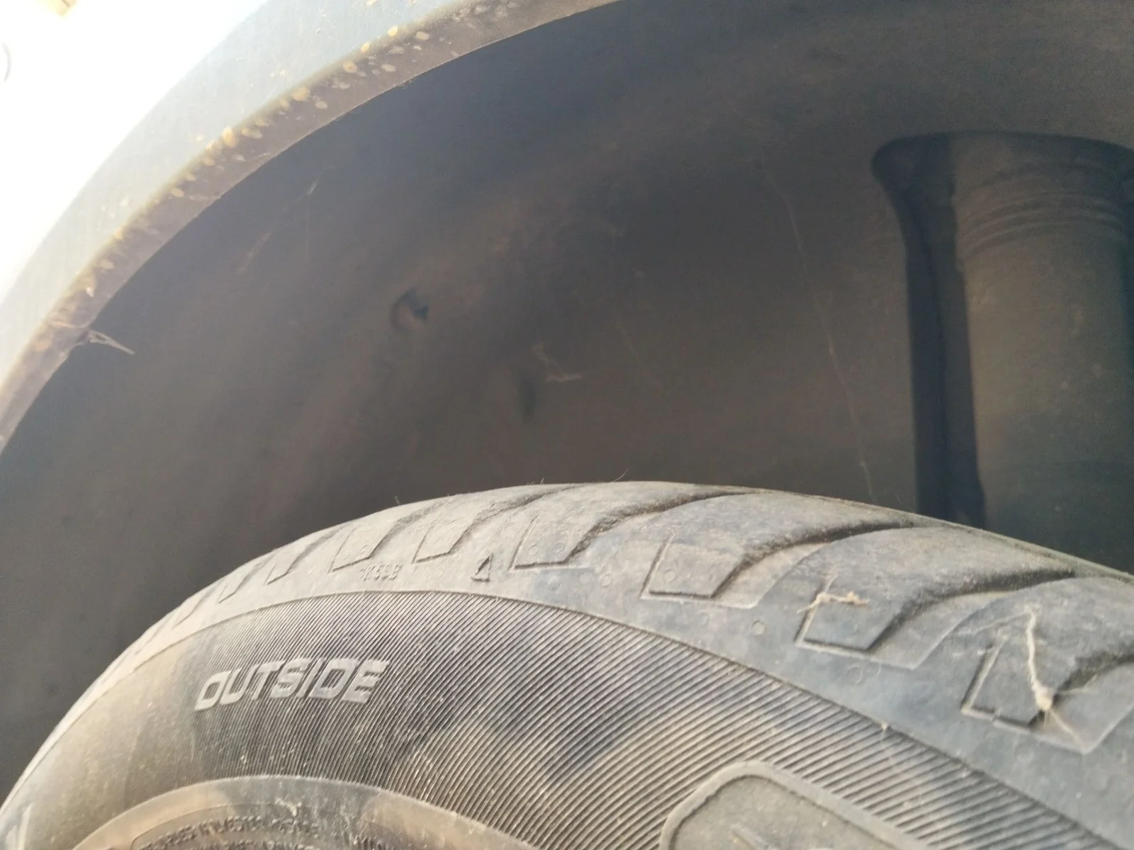 Foto de PASO RUEDA TRASERO IZQUIERDO SEAT ARONA (KJ) 1.6 TDI (116 CV / 85 KW)