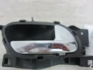 Foto de MANETA INTERIOR DELANTERA DERECHA CITROEN C4 BERLINA 1.6 16V CAT (NFU / TU5JP4) (109 CV / 80 KW) referencia 100127387 foto 3