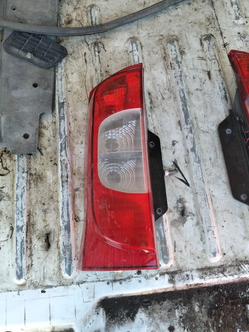 Foto de PILOTO TRASERO IZQUIERDO PEUGEOT BIPPER 1.3 16V HDi FAP (75 CV / 55 KW) referencia 1624216880