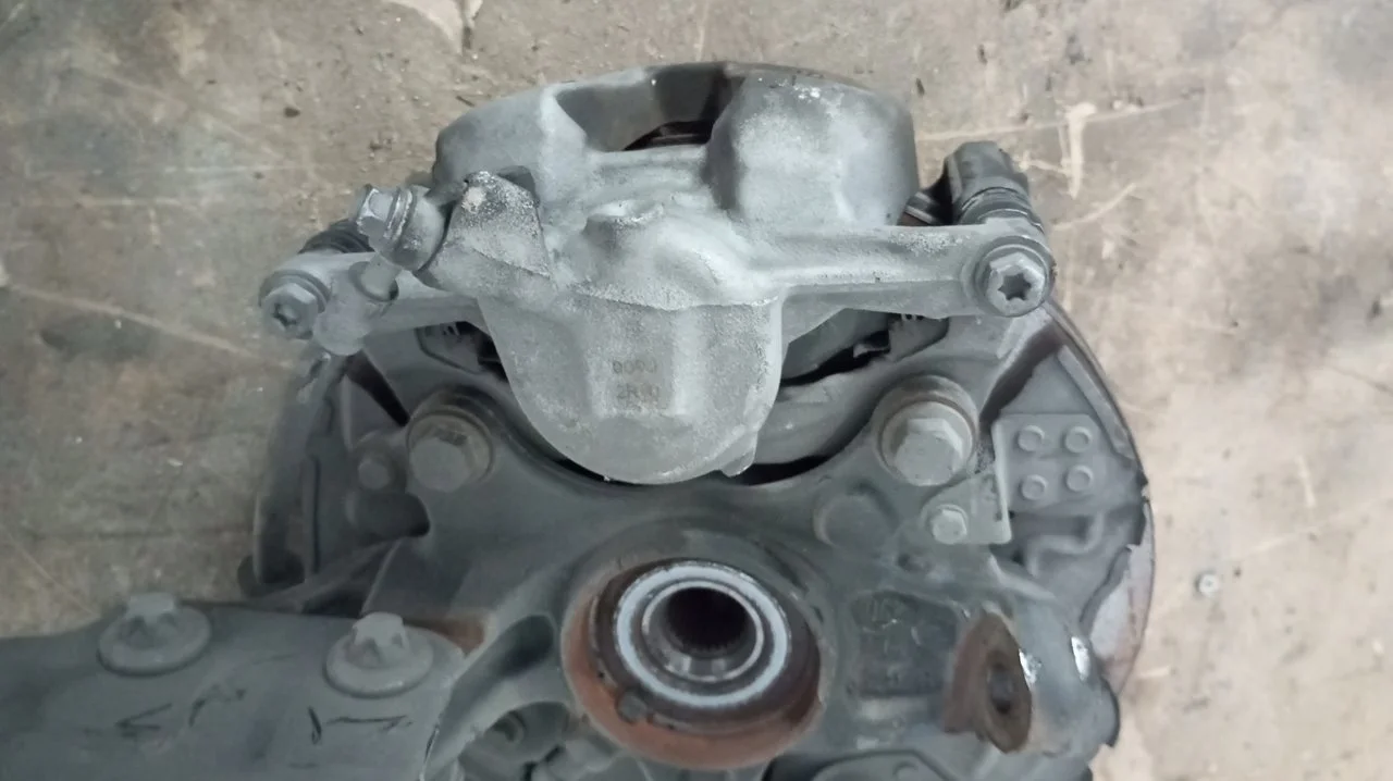Foto de PINZA DE FRENO DELANTERA IZQUIERDA PEUGEOT 3008 1.5 Blue-HDI FAP (131 CV / 96 KW) referencia 1623162080