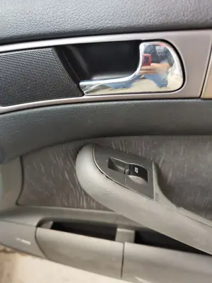 Foto de MANETA INTERIOR DELANTERA DERECHA AUDI A6 BERLINA (4B2) 2.5 V6 24V TDI (150 CV / 110 KW) referencia 4B1837020B FKZ foto 2