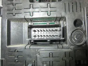 Foto de CAJA RELES / FUSIBLES CITROEN GRAND C4 PICASSO 1.6 16V HDi FAP (109 CV / 80 KW) referencia 966405908001 foto 3