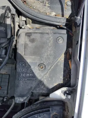 Foto de CAJA RELES / FUSIBLES RENAULT MEGANE II GRANDTOUR 1.5 dCi Diesel CAT (86 CV / 63 KW)