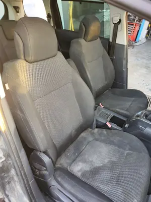 Foto de ASIENTO DELANTERO DERECHO PEUGEOT 5008 1.6 HDi FAP CAT (9HZ / DV6TED4) (109 CV / 80 KW) foto 2
