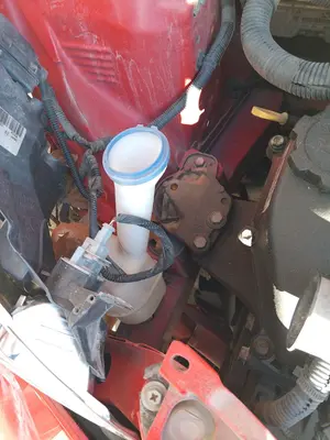 Foto de DEPOSITO LIMPIA PEUGEOT 107 1.0 CAT (384F) (68 CV / 50 KW)