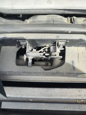 Foto de CERRADURA CAPO AUDI A6 BERLINA (4B2) 2.5 V6 24V TDI (180 CV / 132 KW) referencia 4B0823509