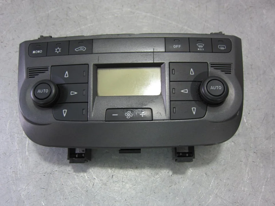 Foto de MANDO CLIMATIZADOR FIAT GRANDE PUNTO (199) 1.9 8V JTD CAT (131 CV / 96 KW) referencia 735419793