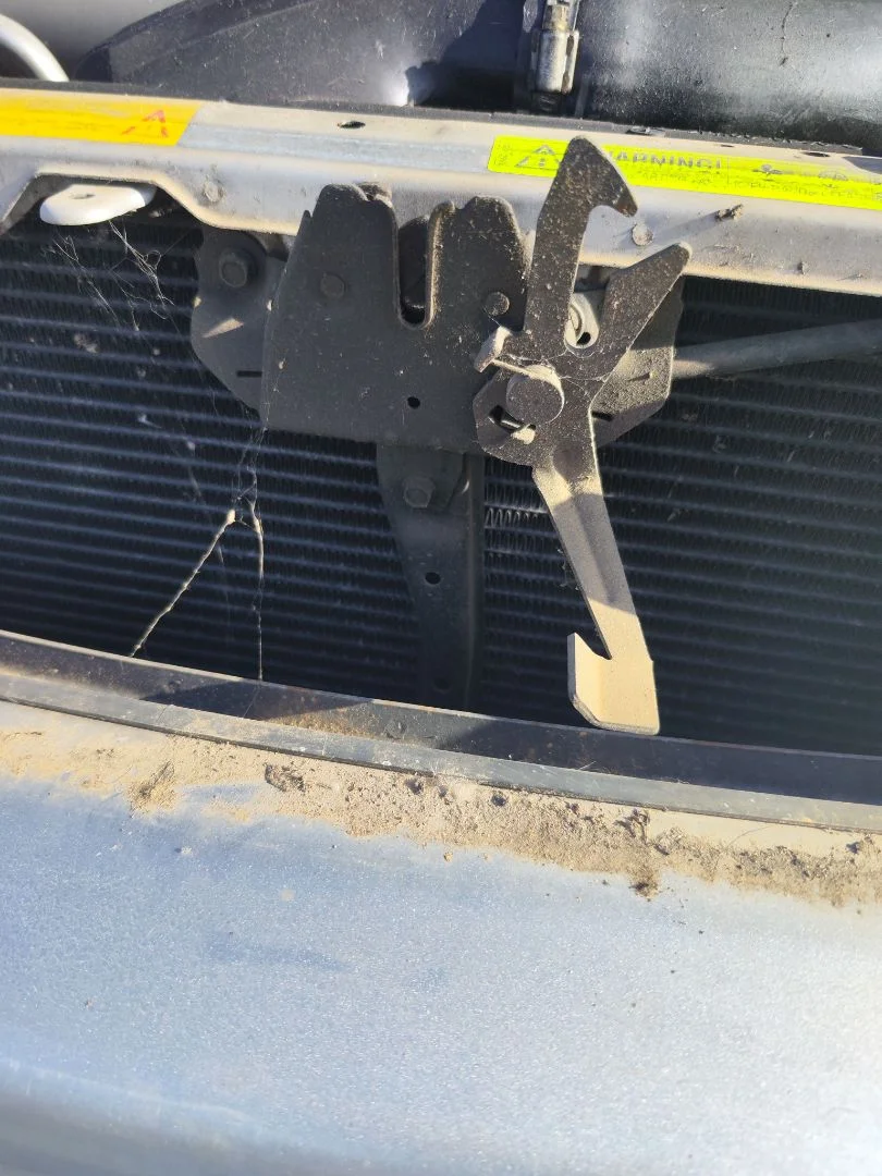 Foto de CERRADURA CAPO VOLVO S40 BERLINA 1.9 Diesel CAT (116 CV / 85 KW)