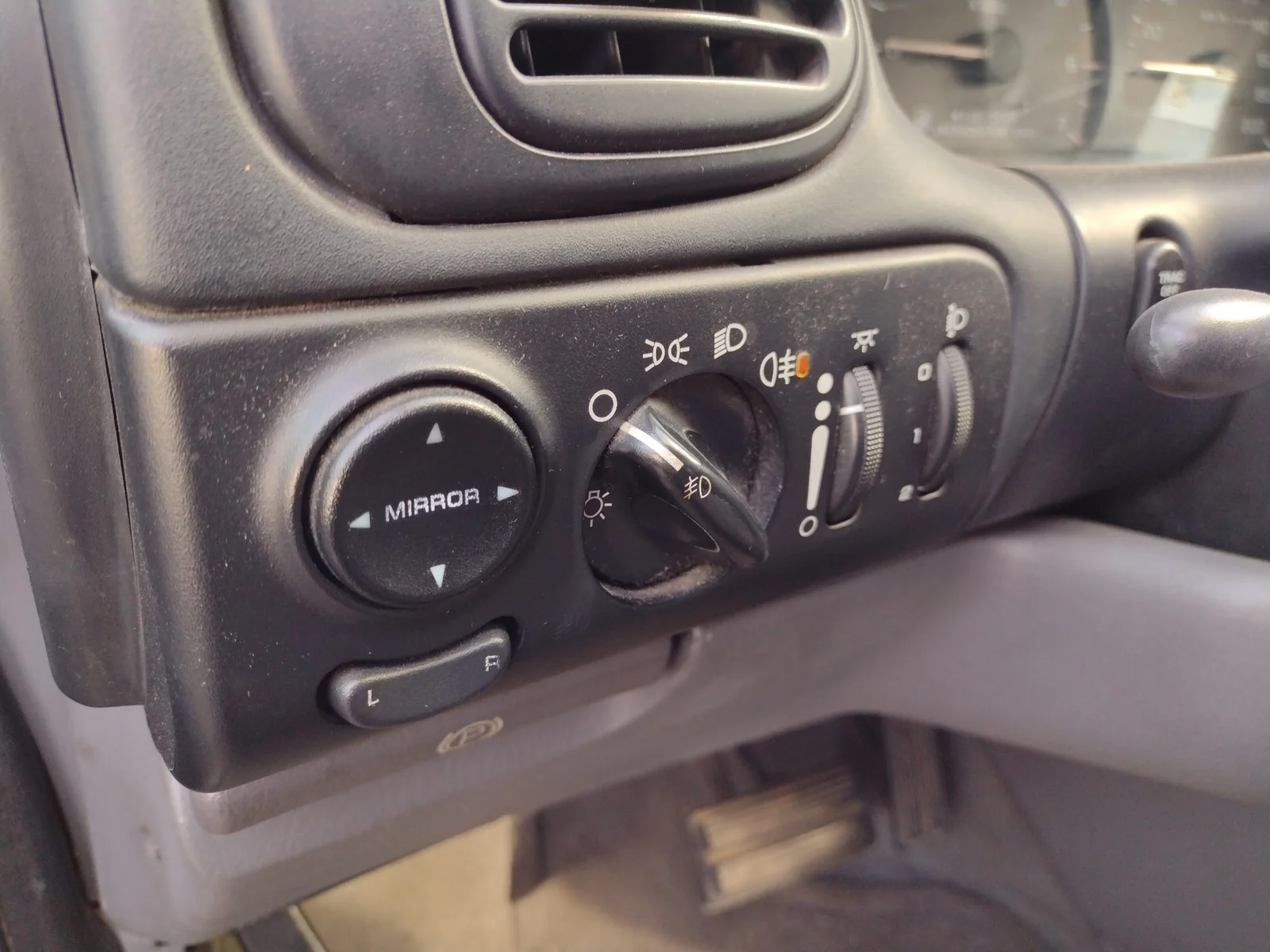 Foto de MANDO LUCES CHRYSLER VOYAGER GS 3.3 CAT (158 CV / 116 KW) referencia 05012382AA