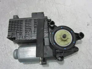 Foto de MOTOR ELEVALUNAS DELANTERO IZQUIERDO CITROEN GRAND C4 PICASSO 1.6 16V HDi FAP (109 CV / 80 KW) referencia 9654087680 foto 4