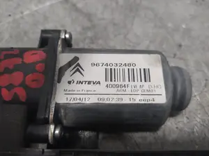 Foto de MOTOR ELEVALUNAS DELANTERO DERECHO CITROEN C4 PICASSO 1.6 HDi FAP (112 CV / 82 KW) referencia 9674032480 foto 3