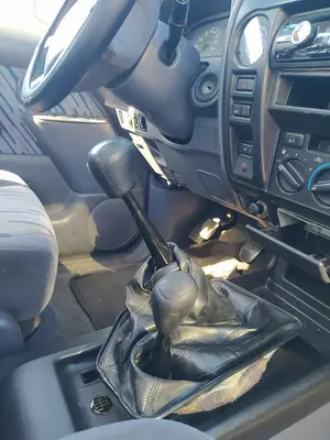 Foto de PALANCA CAMBIO TOYOTA LAND CRUISER (J9) 3.0 Turbodiesel (125 CV / 92 KW)