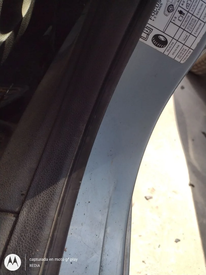 Foto de GOMAS CONTORNO PUERTA FORD FOCUS SPORTBREAK (CAP) 1.6 16V CAT (101 CV / 74 KW)