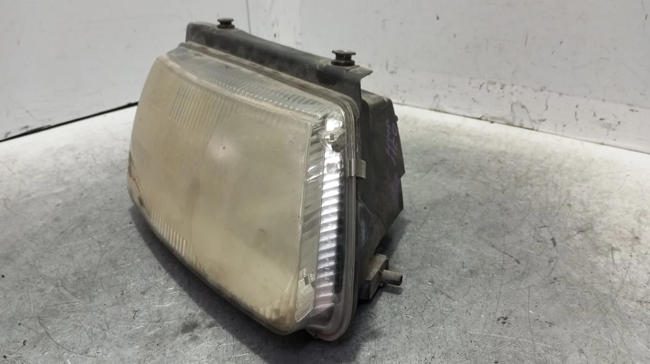 Foto de FARO DERECHO VOLKSWAGEN PASSAT BERLINA (3B2) 1.9 TDI (110 CV / 81 KW) referencia 3B0941018R