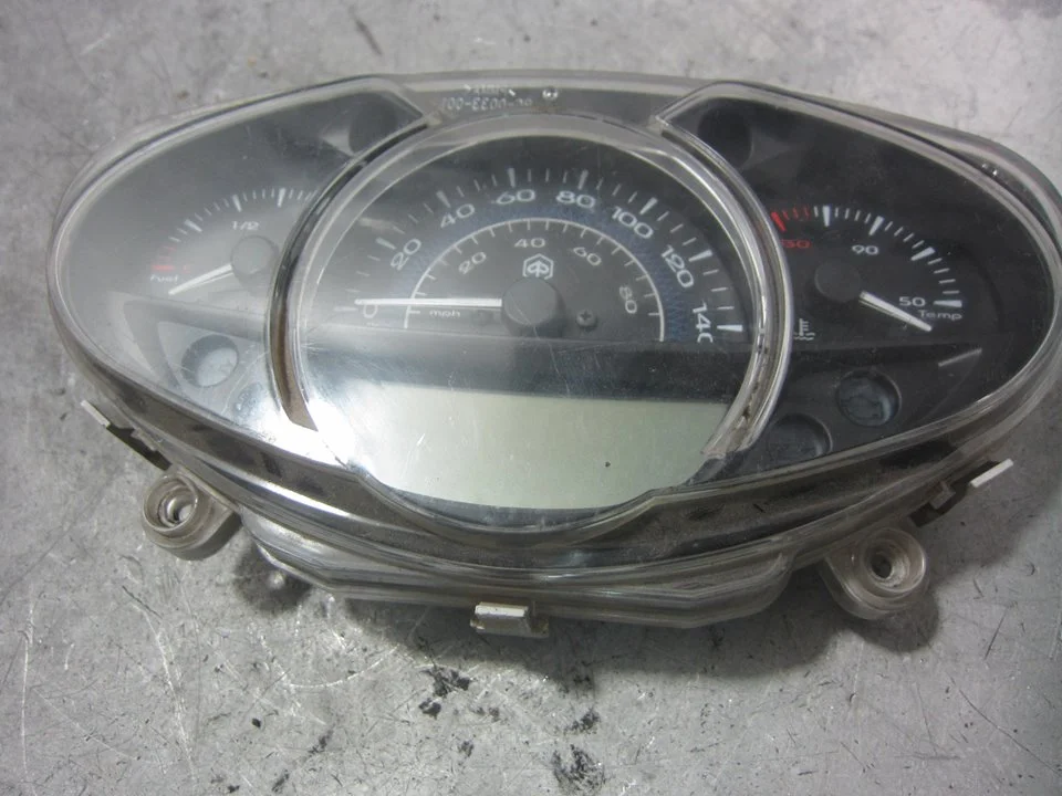 Foto de CUADRO CUENTA KILOMETROS PIAGGIO (VESPA) MEDLEY 125 125 cm3 - 9.0 kW (4 tiempos) (12 CV / 9 KW) referencia 1D000996
