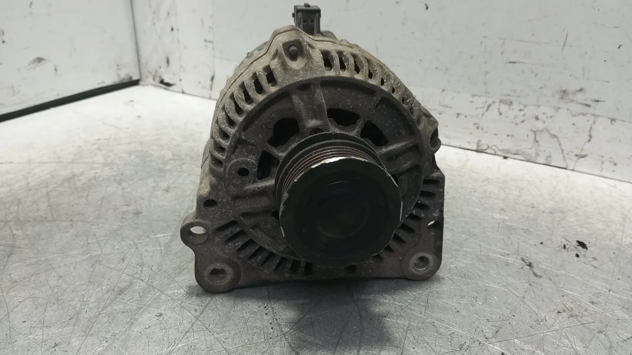 Foto de ALTERNADOR VOLKSWAGEN POLO III (6N1) 1.9 Diesel (64 CV / 47 KW) referencia 028903026A