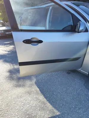 Foto de PUERTA DELANTERA DERECHA FORD FOCUS FAMILIAR (CAK) 1.8 16V CAT (116 CV / 85 KW) referencia 1430132 foto 1
