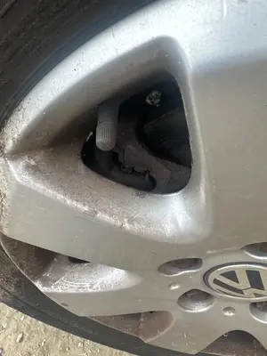 Foto de PINZA DE FRENO TRASERA DERECHA VOLKSWAGEN T5 TRANSPORTER BUS (7H) 2.5 TDI (131 CV / 96 KW)