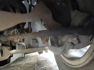 Foto de MANGUETA DELANTERA IZQUIERDA BMW SERIE 3 BERLINA (E90) 2.0 Turbodiesel CAT (143 CV / 105 KW)