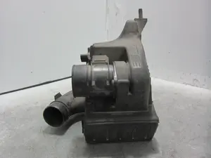 Foto de CAJA FILTRO AIRE RENAULT CLIO III 1.5 dCi Diesel (68 CV / 50 KW) referencia 8200398990 foto 5