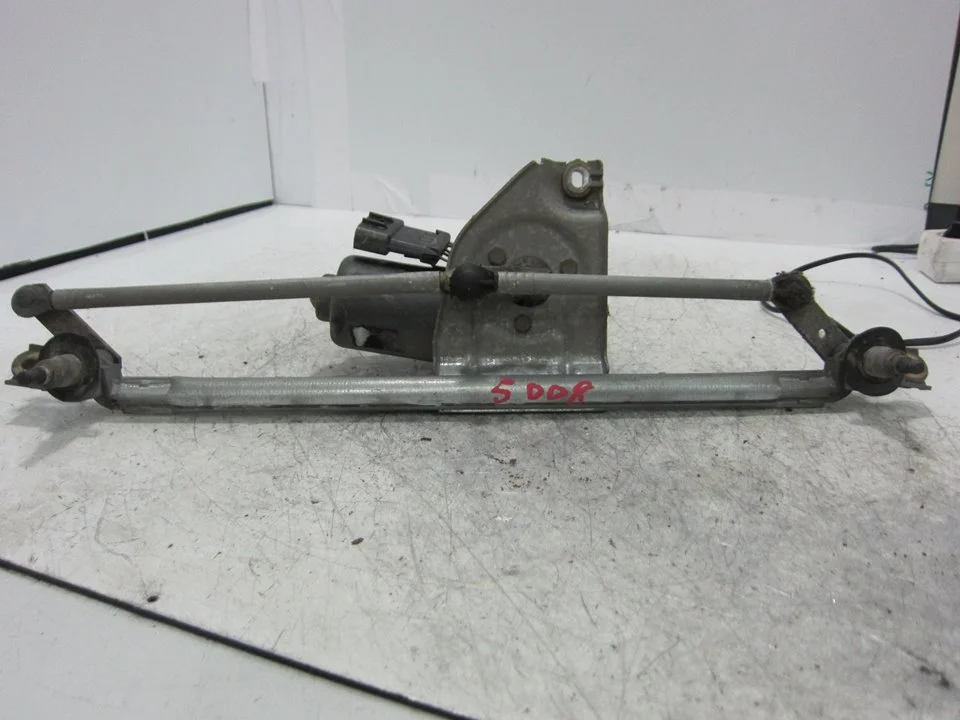 Foto de MOTOR LIMPIA DELANTERO OPEL CORSA B 1.7 Diesel (57 CV / 42 KW) referencia 22107719