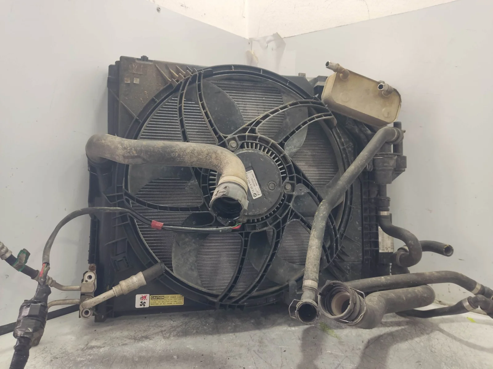 Foto de ELECTROVENTILADOR BMW SERIE X3 (E83) 2.0 Turbodiesel CAT (177 CV / 130 KW) referencia 16326937515
