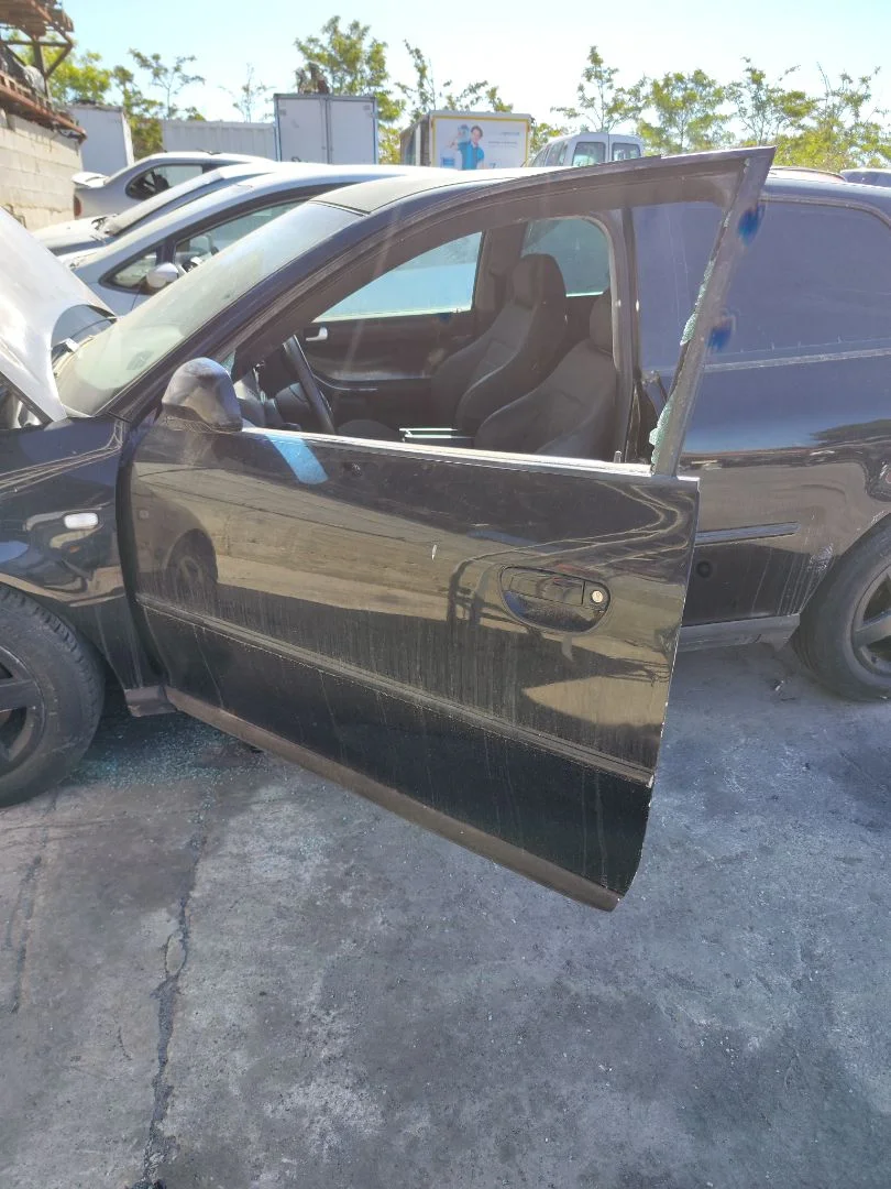 Foto de PUERTA DELANTERA IZQUIERDA AUDI A3 (8L) 1.6 (102 CV / 75 KW) referencia 8L3831051B