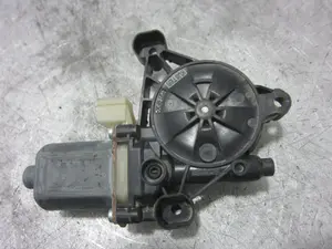 Foto de MOTOR ELEVALUNAS DELANTERO DERECHO VOLKSWAGEN TIGUAN (AD1) 2.0 TDI DPF (239 CV / 176 KW) referencia 5Q0959802C