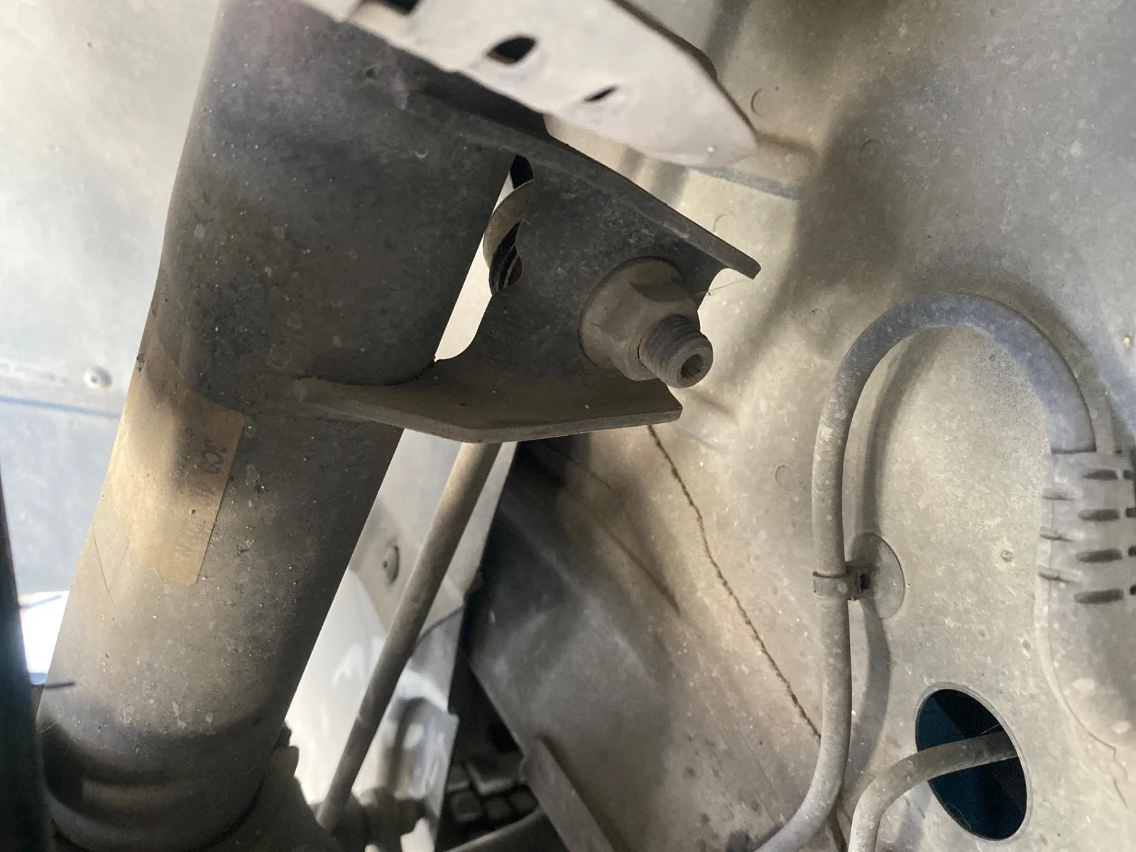 Foto de BRAZO SUSPENSION DELANTERO IZQUIERDO VOLKSWAGEN PASSAT BERLINA (3C2) 2.0 TDI (140 CV / 103 KW)