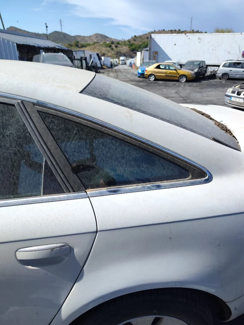 Foto de LUNA CUSTODIA TRASERA IZQUIERDA AUDI A6 BERLINA (4F2) 2.0 TDI (140 CV / 103 KW)