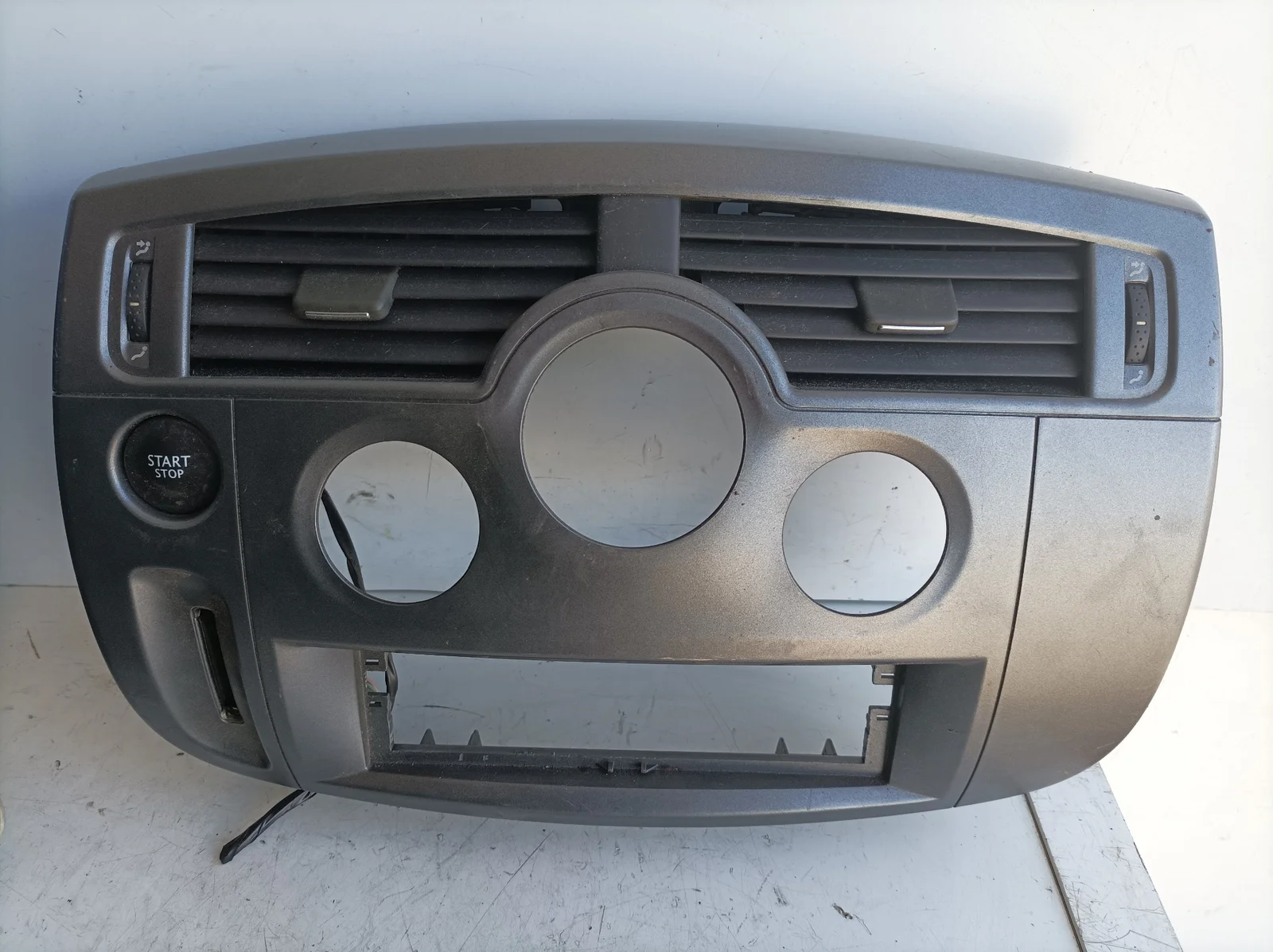 Foto de REJILLA AIREADORA RENAULT SCENIC II (JM) referencia A8200140713