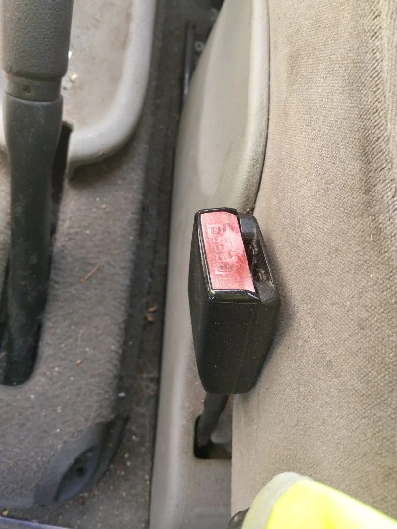 Foto de ENGANCHE CINTURON DELANTERO DERECHO RENAULT SCENIC I (JA...) 1.9 dCi Diesel CAT (102 CV / 75 KW)