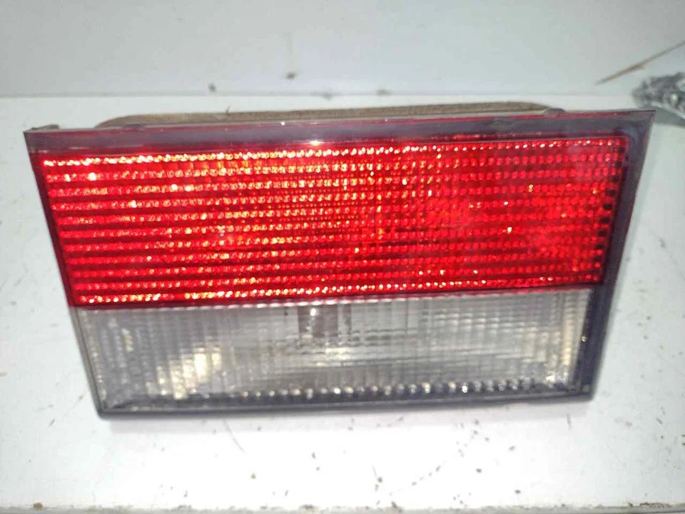 Foto de PILOTO TRASERO DERECHO INTERIOR CITROEN XANTIA BERLINA 2.0 HDi CAT (RHY / DW10TD) (90 CV / 66 KW) referencia 22240234