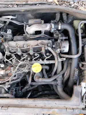 Foto de MOTOR COMPLETO RENAULT LAGUNA II (BG0) 1.9 dCi Diesel CAT (101 CV / 74 KW) referencia F9Q754 foto 3